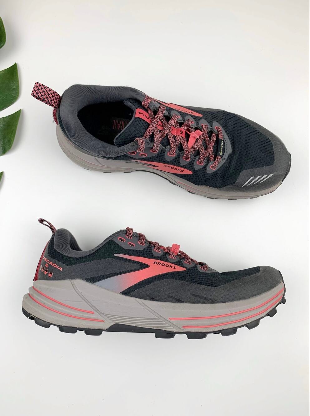 Brooks Cascadia 16 All Terrain Running Shoes Black Pink Sneakers Women's 8.5